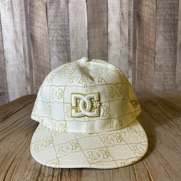 DC New Era 59fifty 7 3/8 hat white/gold - Picture 1 of 5